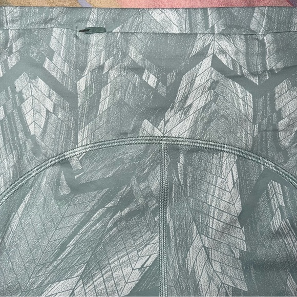 Lululemon Swift Speed HR Crop21" Reverberate Chevron Jacquard Silver Blue size 8 - Picture 7 of 11